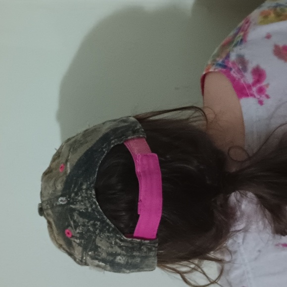 Budweiser camo hat with Velcro adjustable - Picture 2 of 4